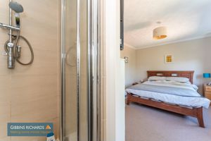 En-suite- click for photo gallery